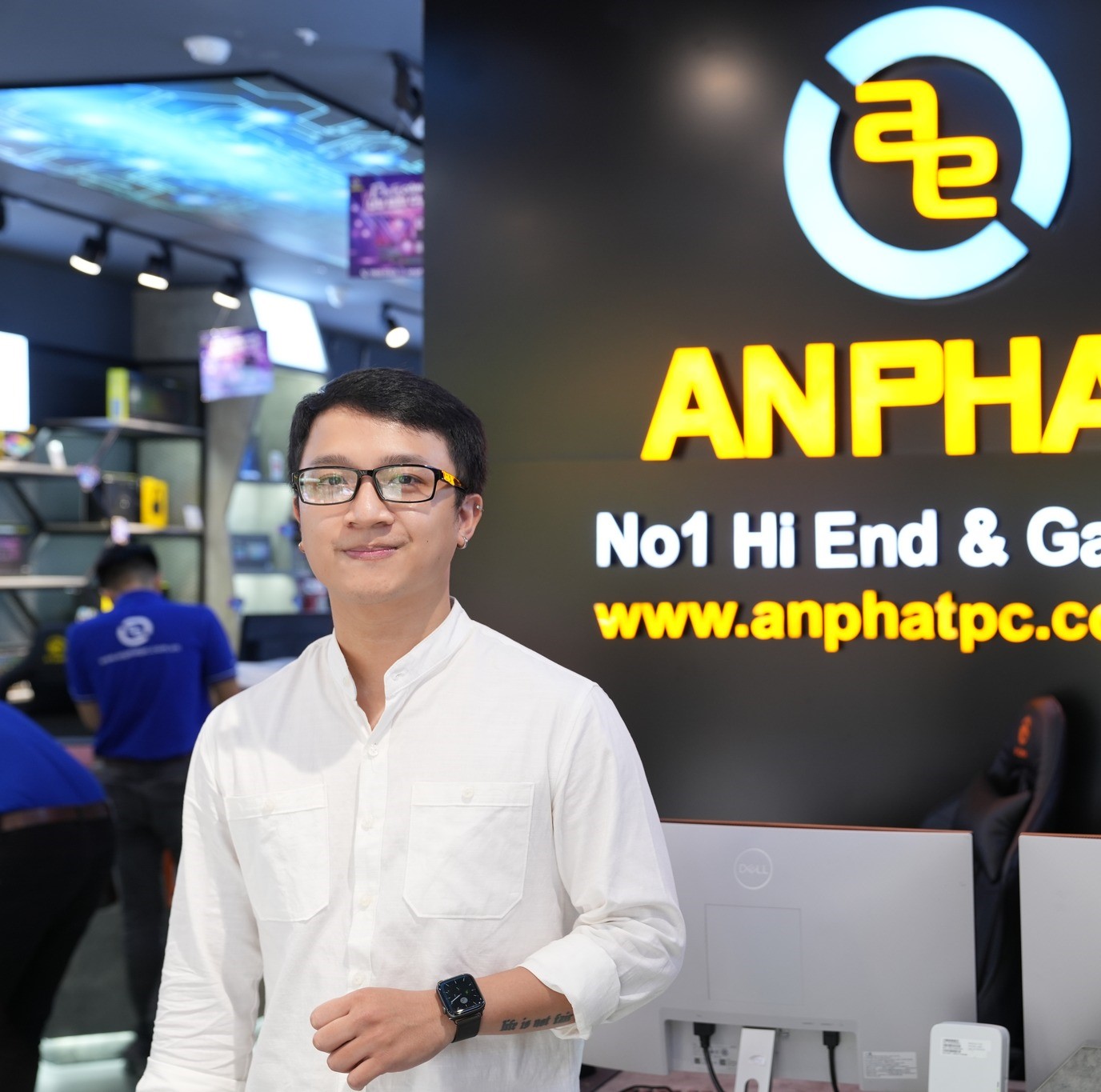 Manh Meo bought something at An Phat Computer.